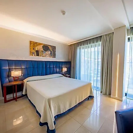 Victoria Palace מלון 4*