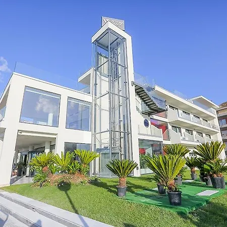 Victoria Palace מלון 4*