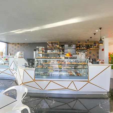 Victoria Palace 4* צ'פאלו